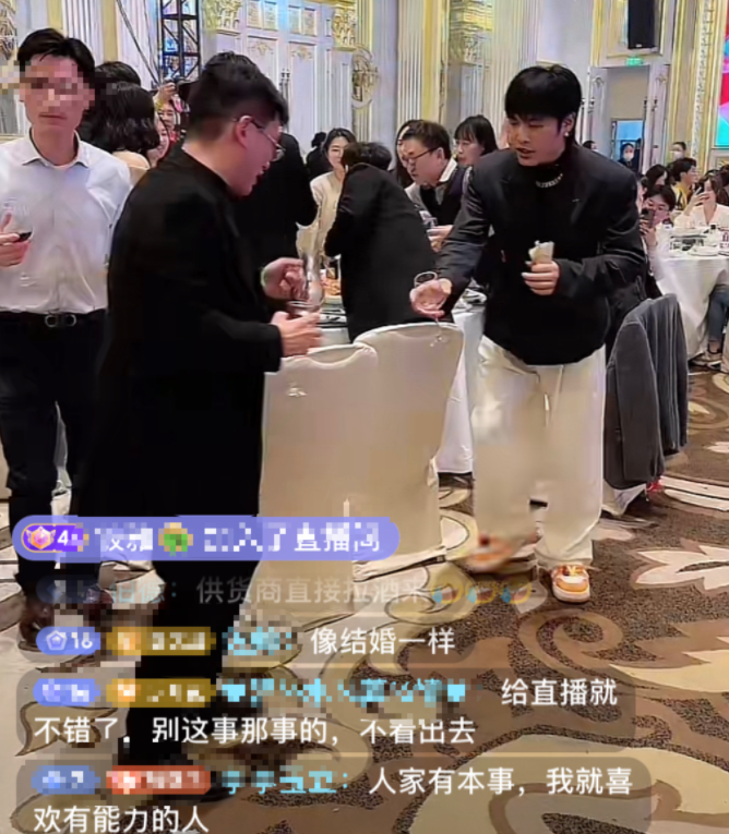 网红小杨哥年会太豪横，神秘“第三只羊”首现身，网传年入100亿