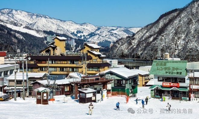 穿越长长的隧道，到川端康成笔下的「雪国」喝一杯