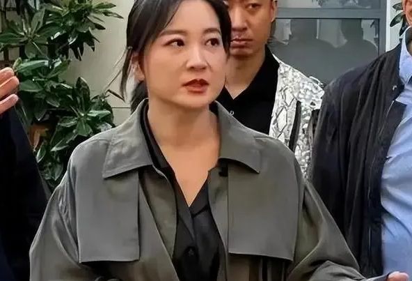 贾玲久未露面被热议，网友称其疑似隐婚生子，或步入人生下一阶段